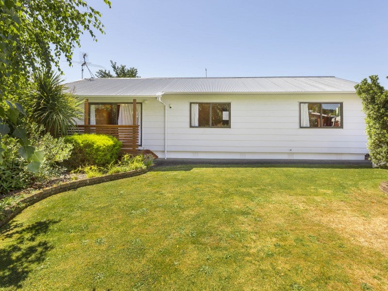 5 Laredo Grove, Totara Park, Upper Hutt - Carousel 21