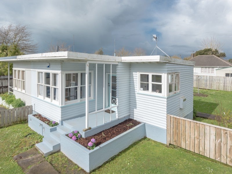 19 Pinfold Avenue, Hamilton East, Hamilton - Carousel 1