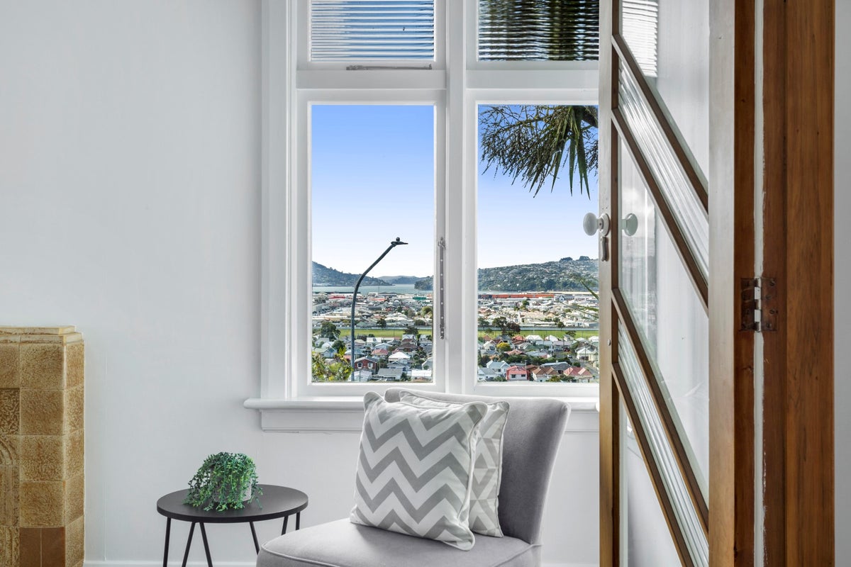 36 Easther Crescent, Kew, Dunedin - Carousel 1