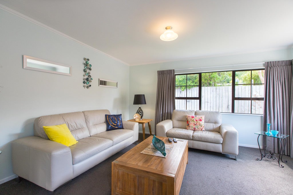 79C Oxford Street, Tawa, Wellington - Carousel 1