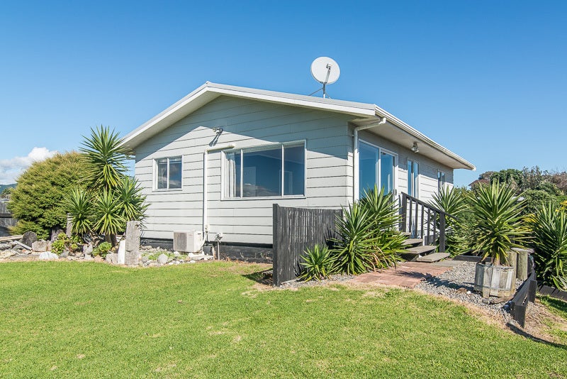 13 Kaitawa Street, Waikanae Beach, Waikanae - Carousel 1