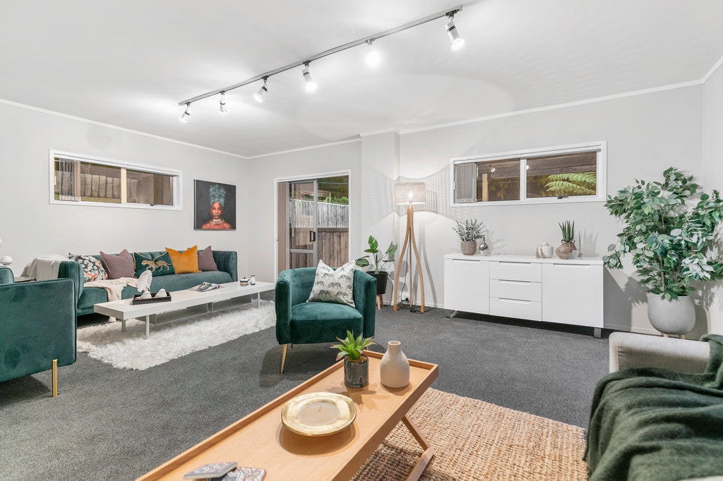 15 Longfellow Parade, Glen Eden, Auckland - Carousel 2
