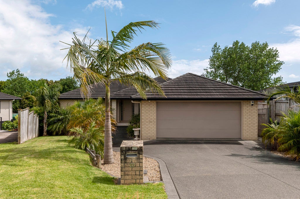 33 Pony Park Place, Beachlands, Auckland - Carousel 1