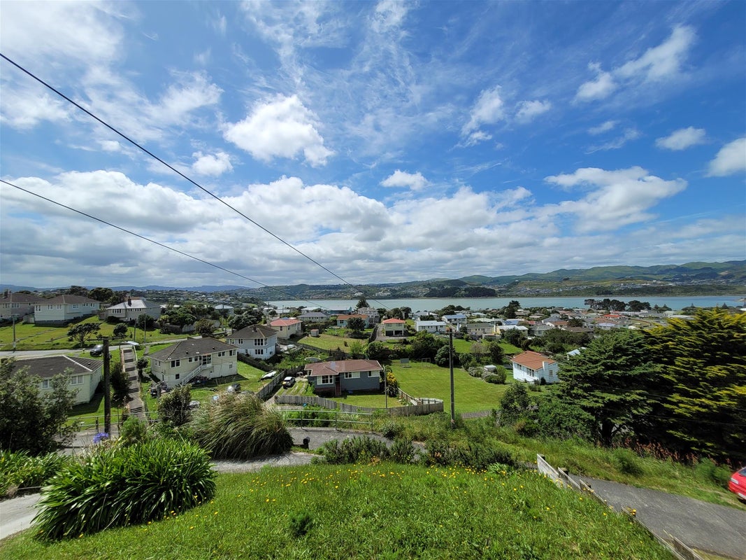 21 Arene Grove, Titahi Bay, Porirua - Carousel 2