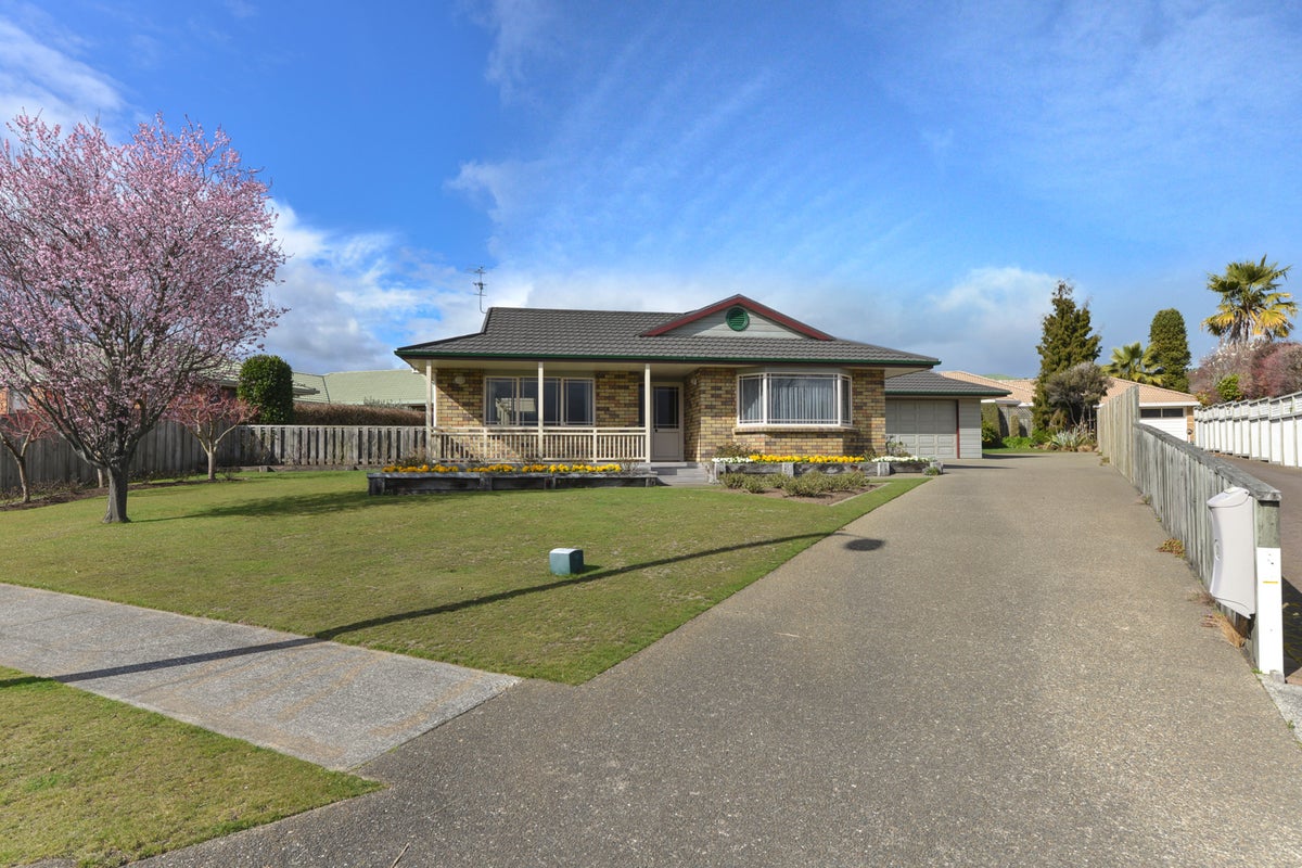 21 Warwick Drive, Lynmore, Rotorua - Carousel 1