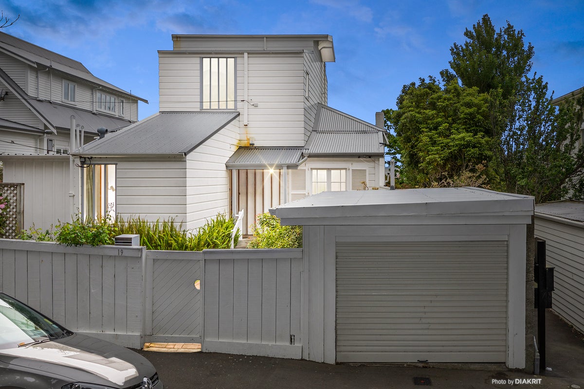 19 Talavera Terrace, Kelburn, Wellington - Carousel 1