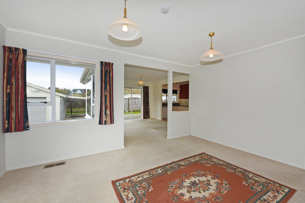 17 Fraser Crescent, Elderslea, Upper Hutt - Carousel 2