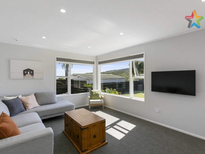 13 Otira Grove, Kelson, Lower Hutt - Carousel 2