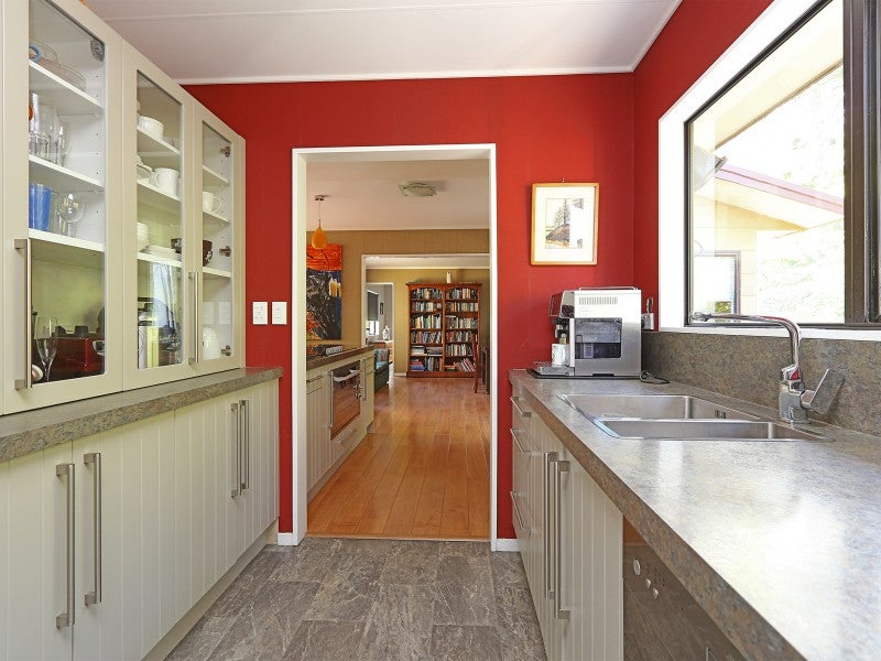 17 Oak Place, Poraiti, Napier - Carousel 2