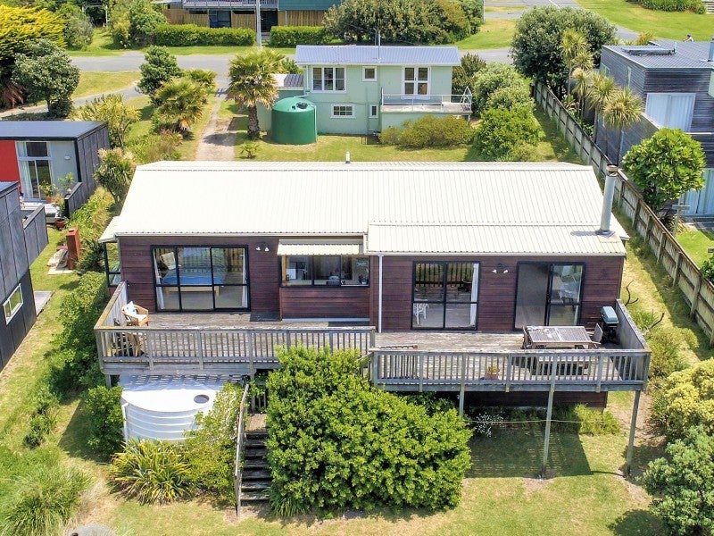 75 Blue Pacific Parade, Riversdale Beach, Masterton - Carousel 1
