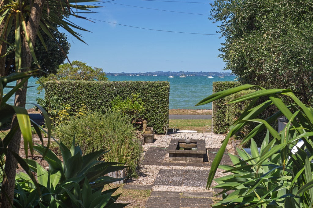 26 The Esplanade, Oneroa, Waiheke Island - Carousel 1