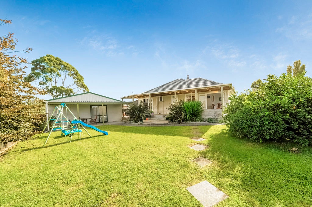 15 Ingleby Place, Kelston, Auckland - Carousel 1