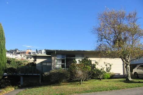 11 Silverbirch Grove, Churton Park, Wellington - Carousel 1