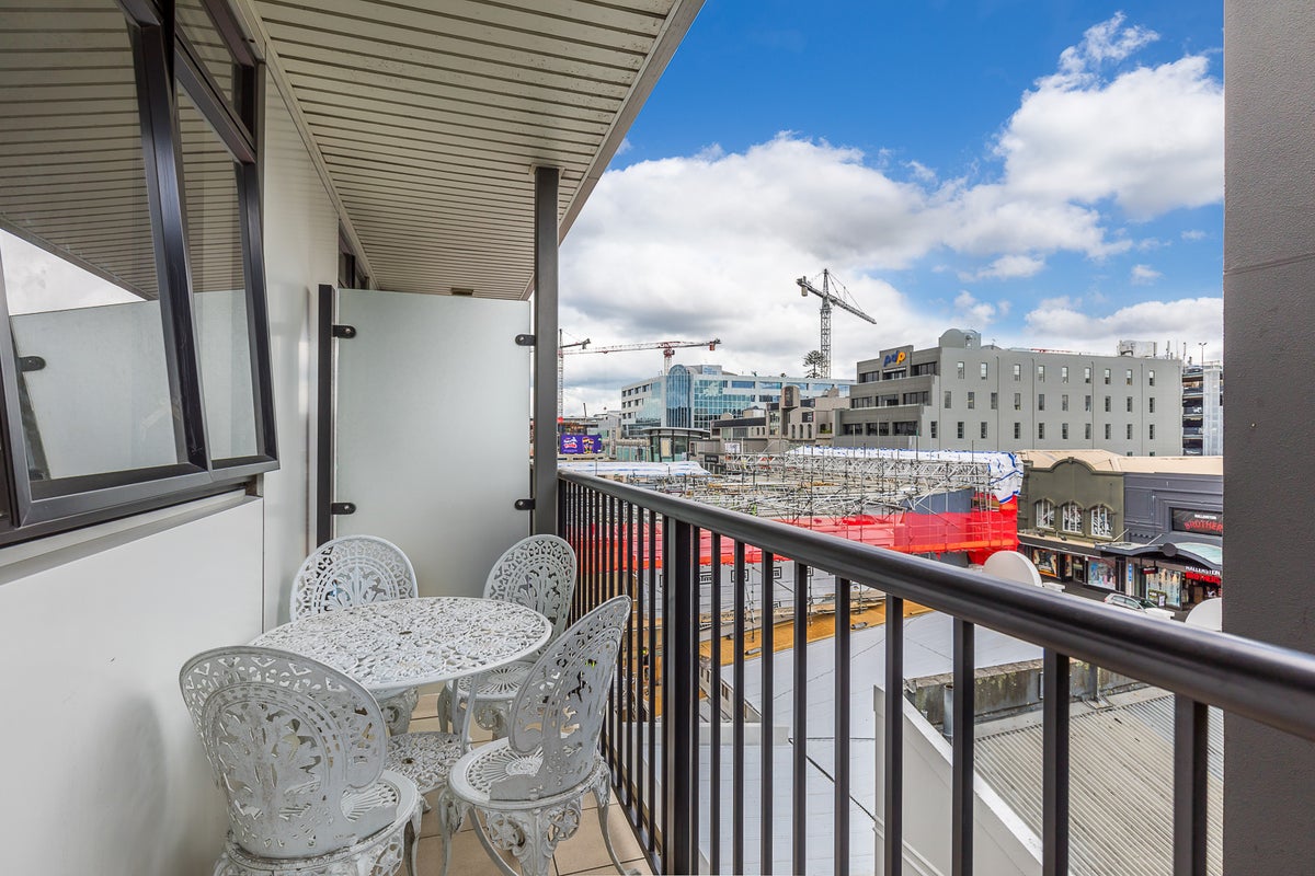 418/176 Broadway, Newmarket, Auckland - Carousel 2