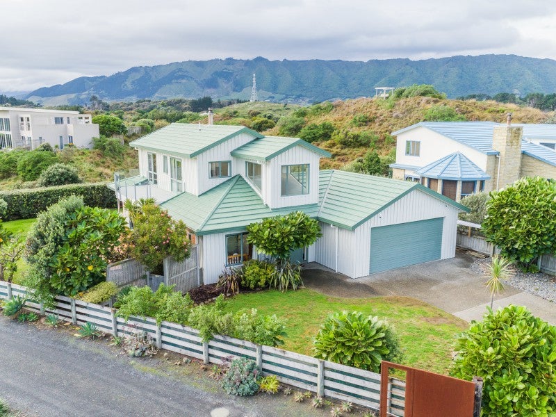 166 Field Way, Waikanae Beach, Waikanae - Carousel 1