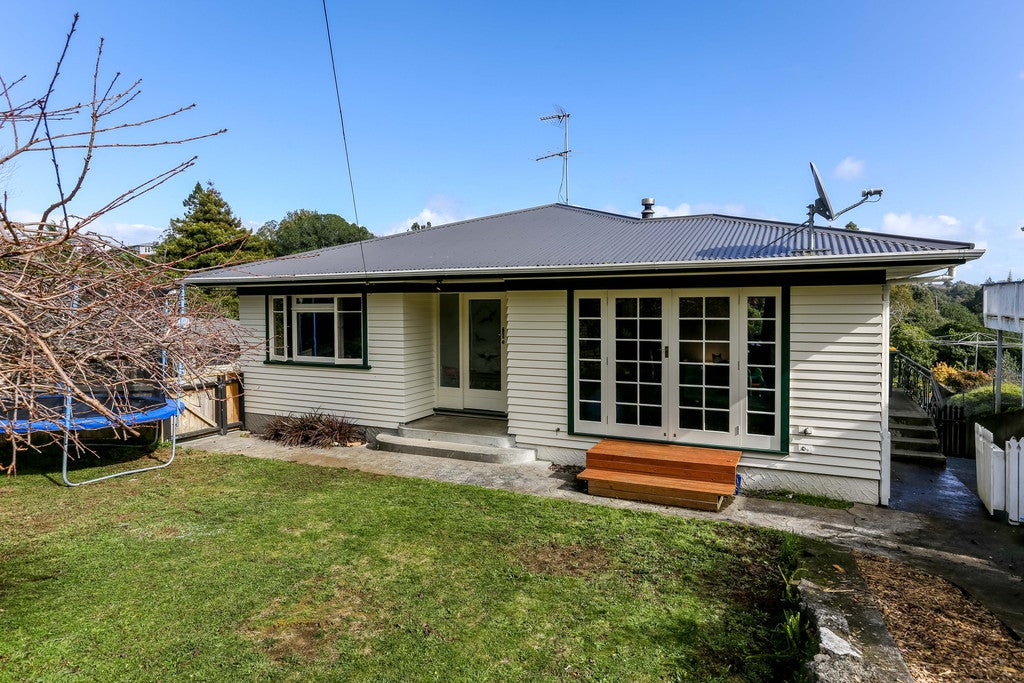 7D Tasman Street, Vogeltown, New Plymouth - Carousel 1