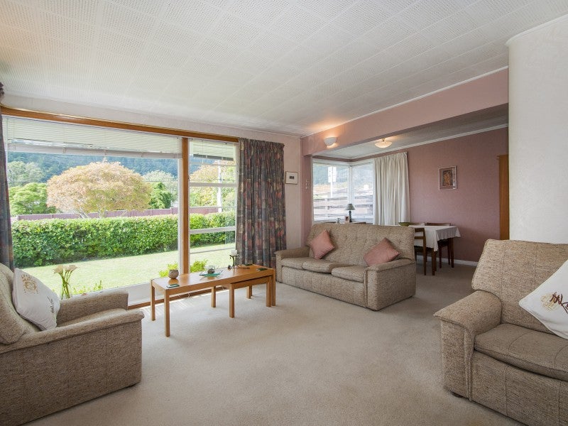 326 Stokes Valley Road, Stokes Valley, Lower Hutt - Carousel 2