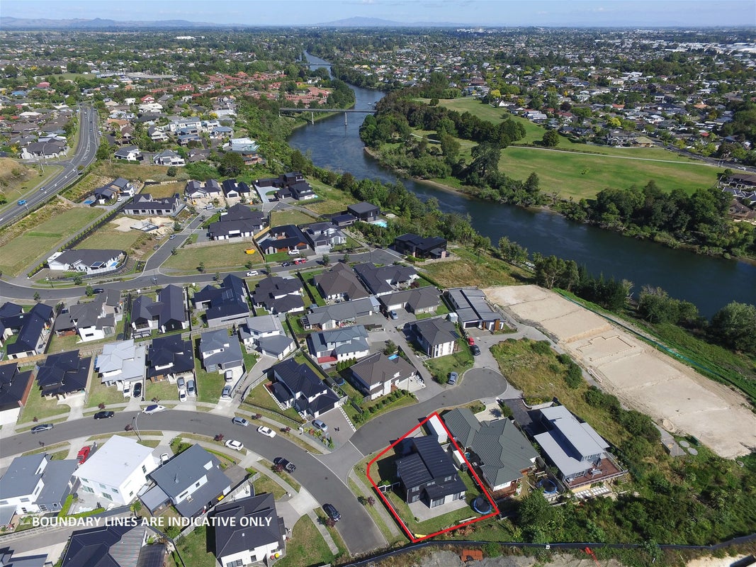 2 Paritai Place, Flagstaff, Hamilton - Carousel 1