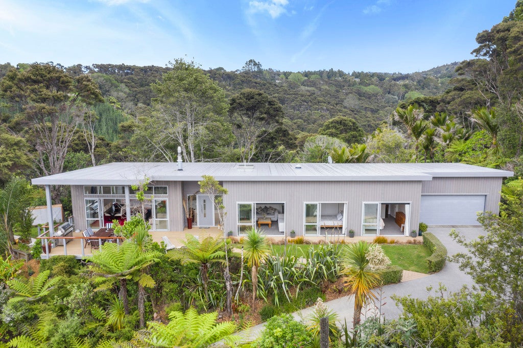 231B Huia Road, Titirangi, Auckland - Carousel 1