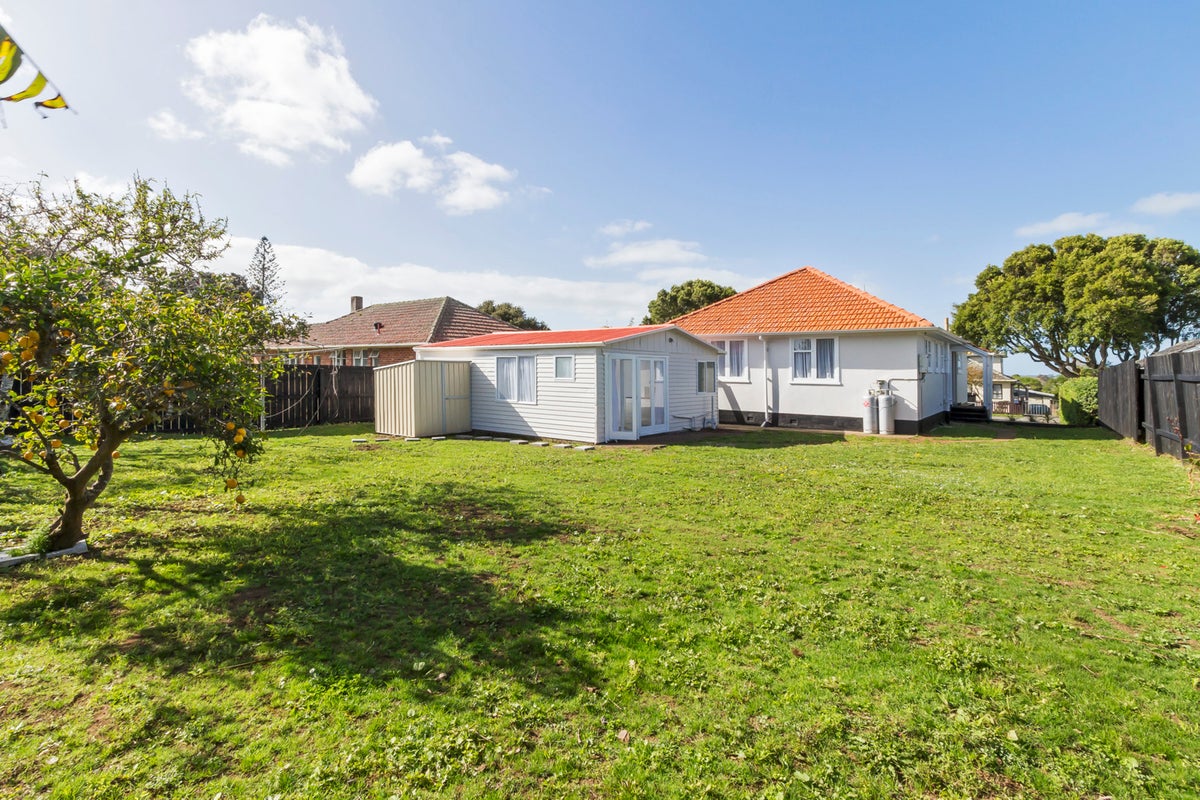 2 Te Hana Road, Panmure, Auckland - Carousel 1