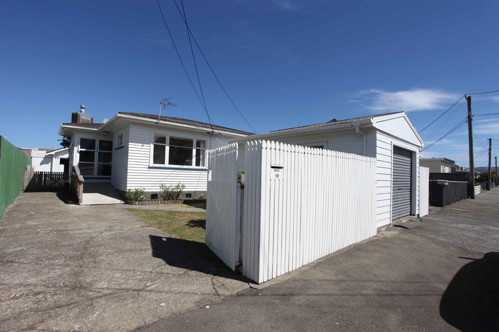 19 East Street, Petone, Lower Hutt - Carousel 2