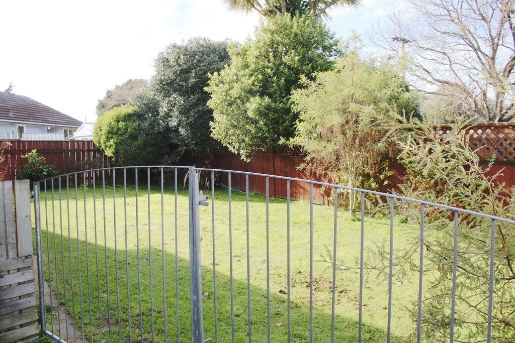 2/40A Brentwood Street, Trentham, Upper Hutt - Carousel 2