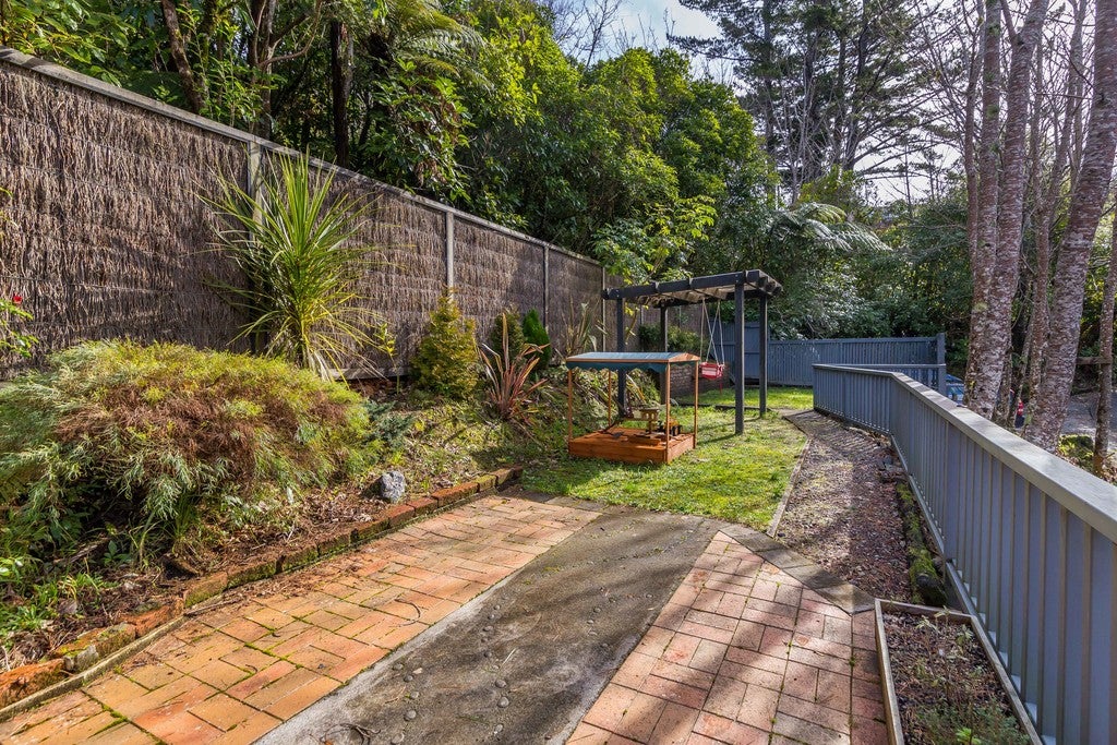 9 Avro Road, Blue Mountains, Upper Hutt - Carousel 2