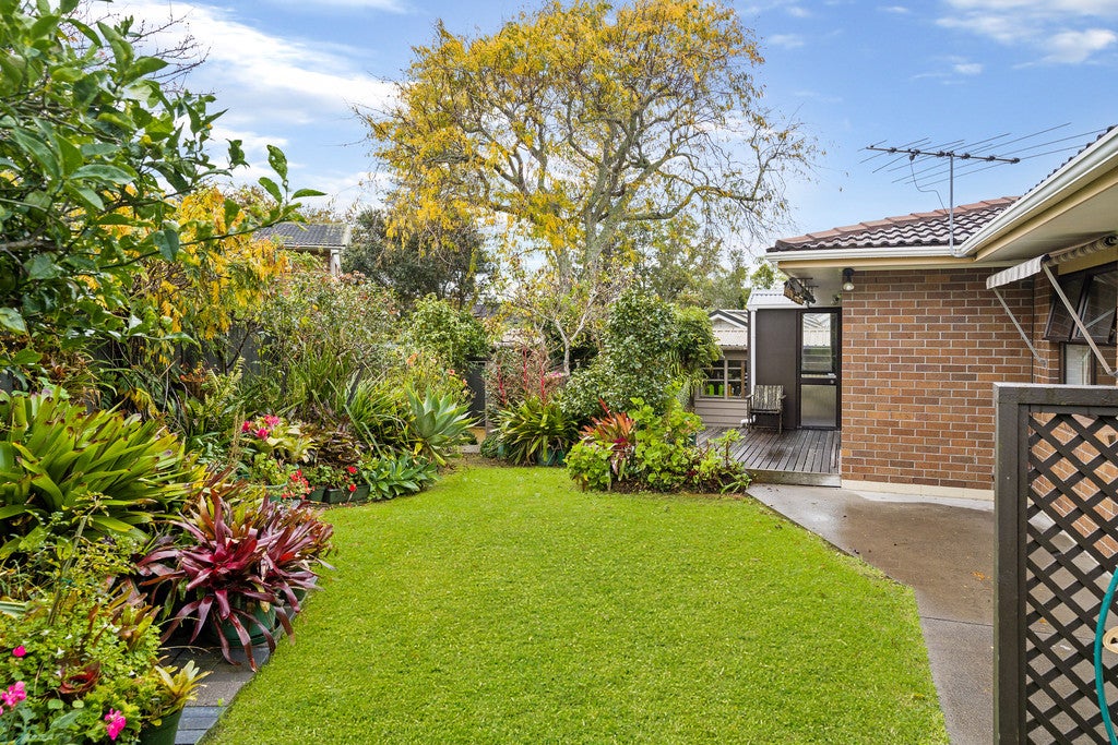 2/12 Sale Street, Howick, Auckland - Carousel 2