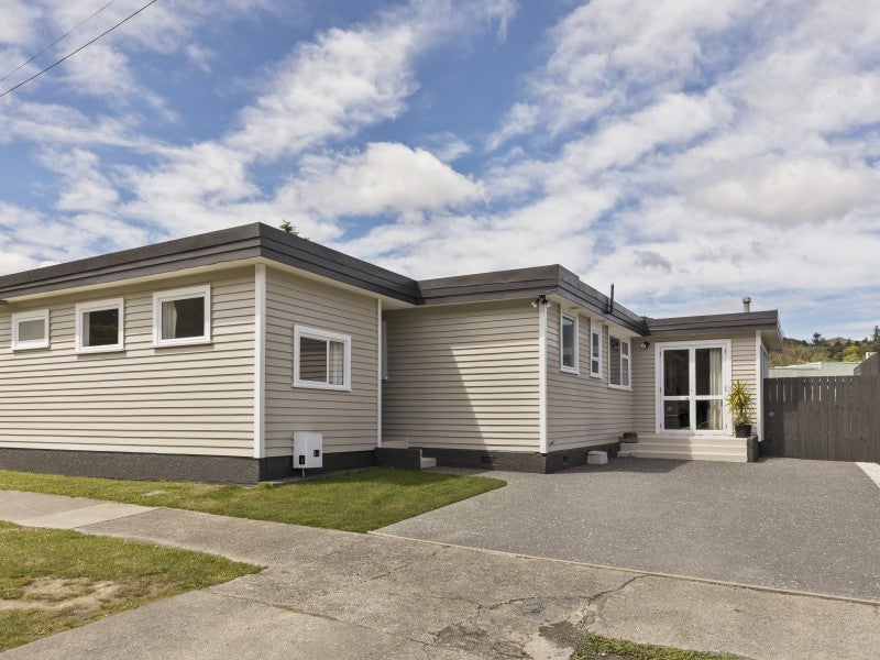 2 Horoeka Street, Stokes Valley, Lower Hutt - Carousel 1