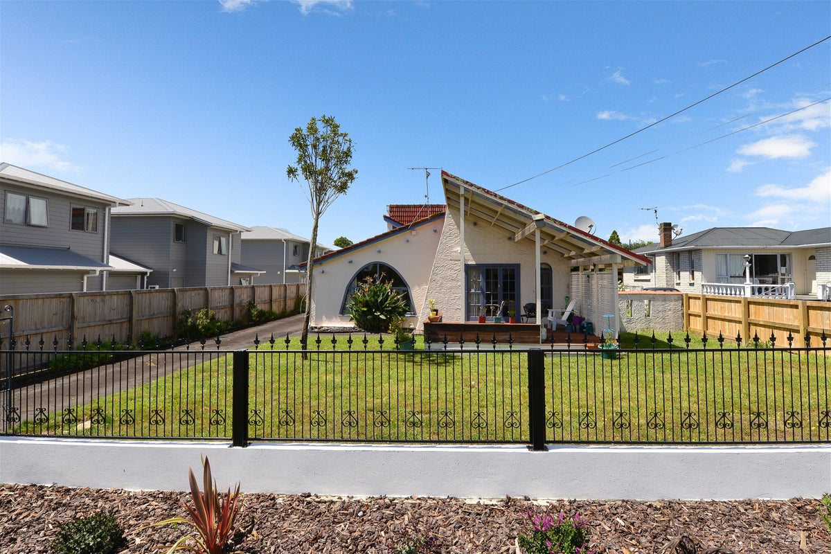 112 Mansel Avenue, Hillcrest, Hamilton - Carousel 2