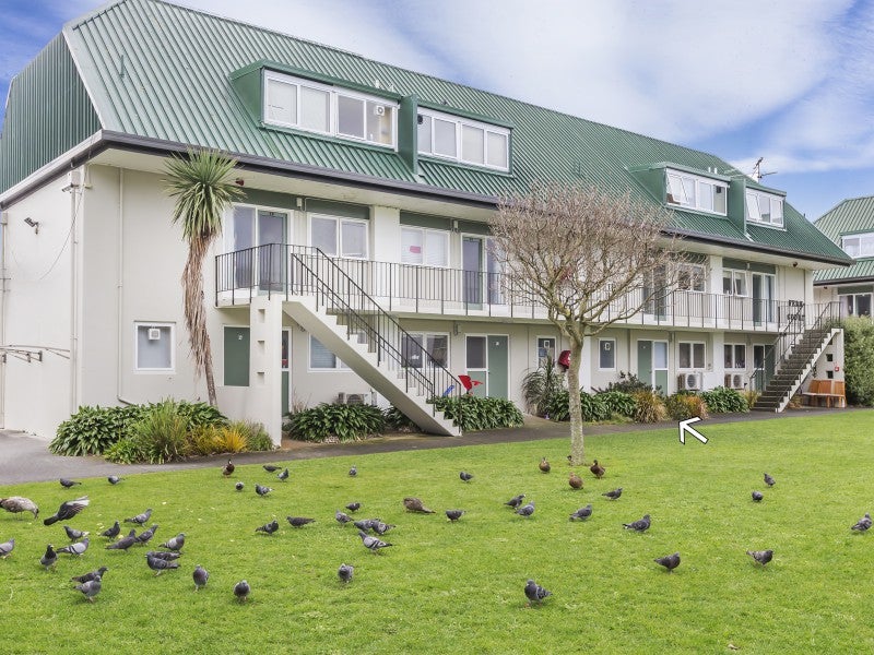 2/23 Britannia Street, Petone, Lower Hutt - Carousel 1