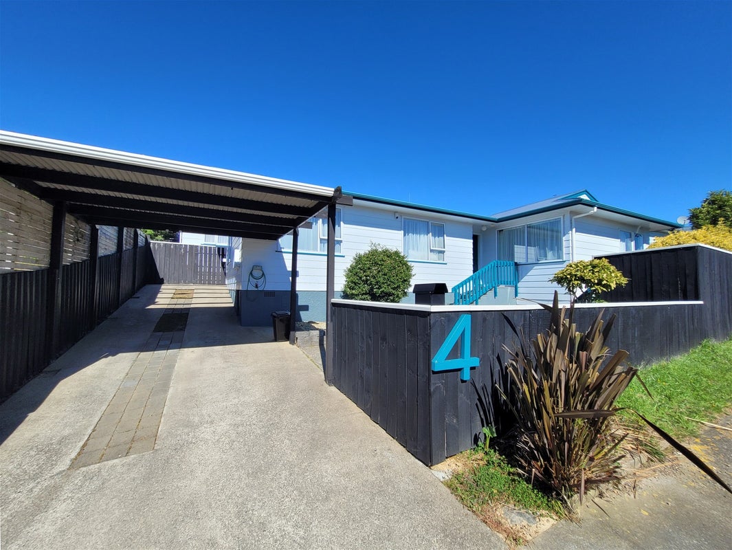 4 Mossburn Grove, Kelson, Lower Hutt - Carousel 1