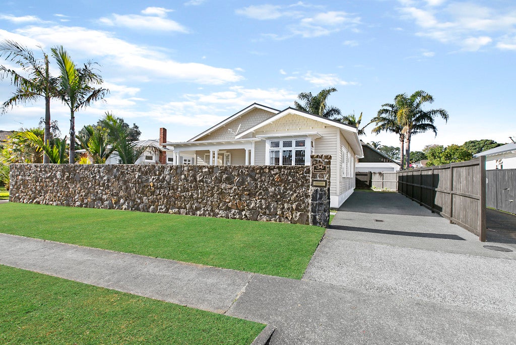 34 Queensway, Three Kings, Auckland - Carousel 2