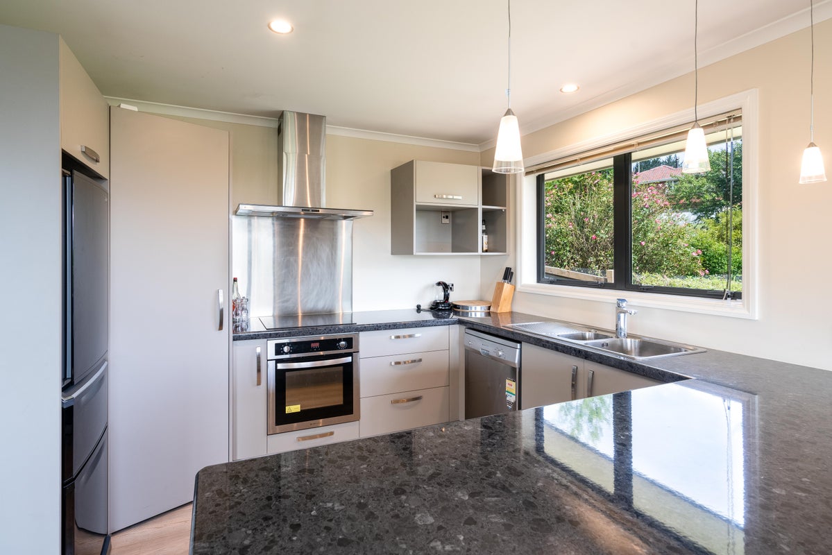 15D Ensor Street, Burnside, Dunedin - Carousel 2