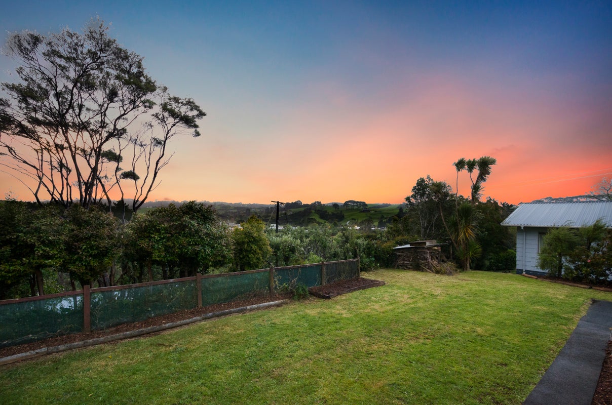 4 Mcentee Road, Waitakere, Auckland - Carousel 1