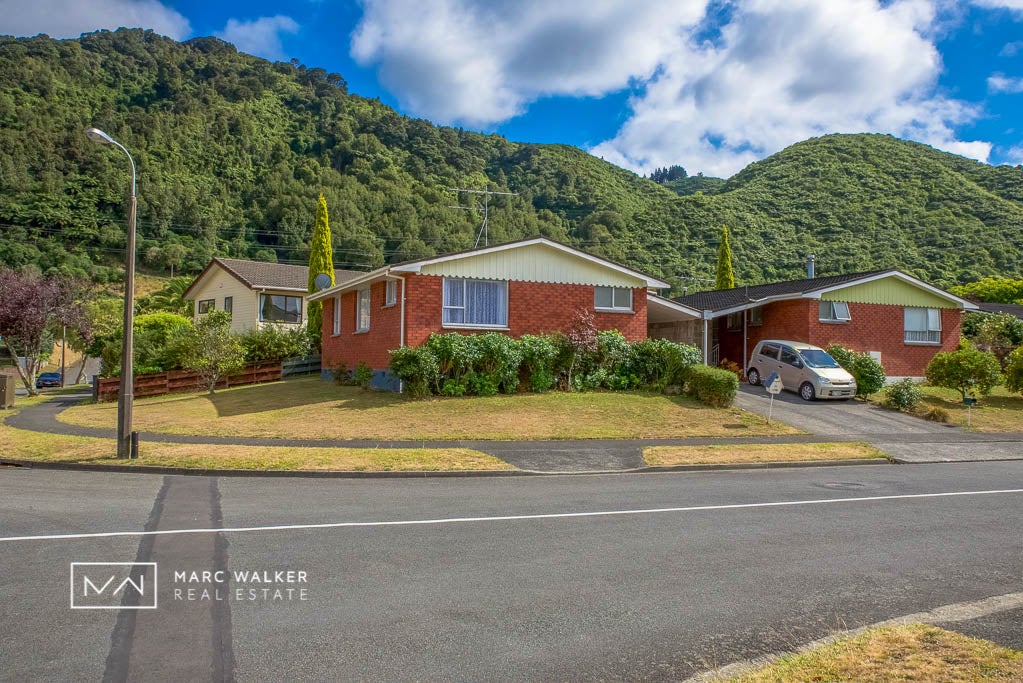 1/1 Fremont Grove, Totara Park, Upper Hutt - Carousel 8