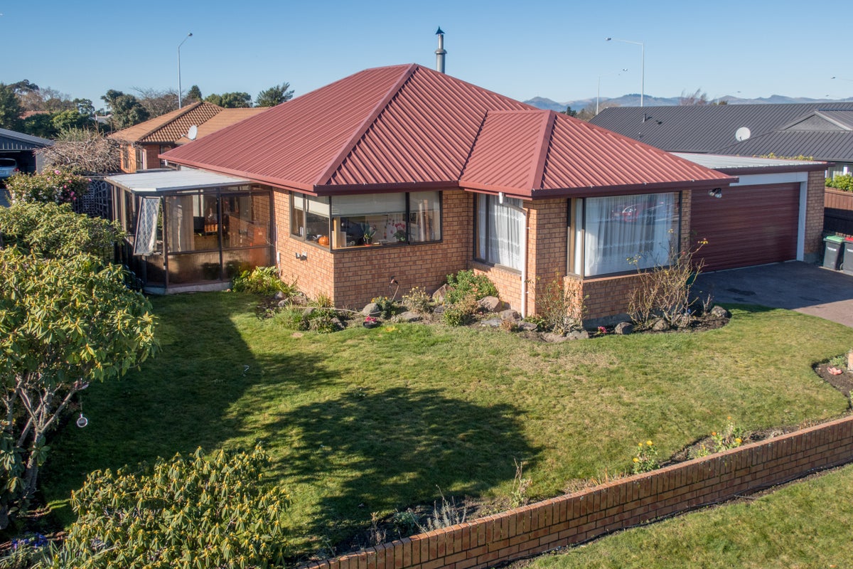7 Kintyre Drive, Broomfield, Christchurch - Carousel 2
