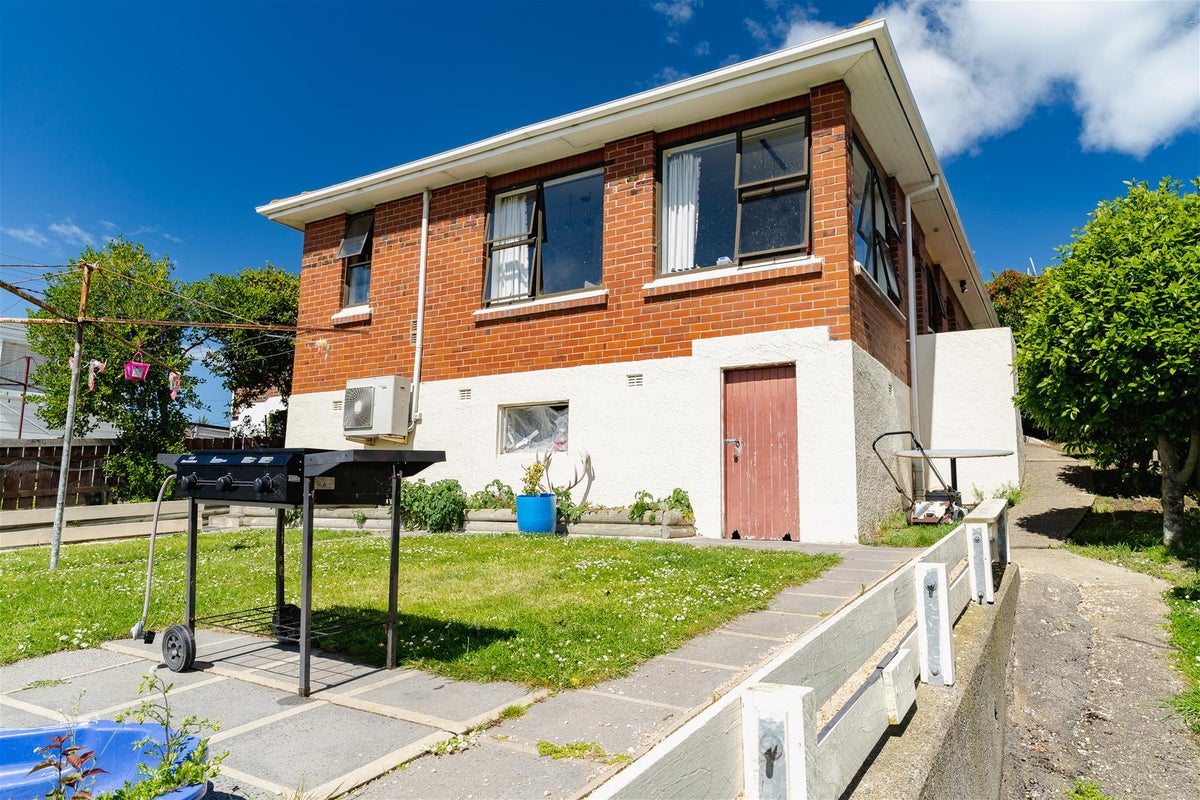 119 Riselaw Road, Calton Hill, Dunedin - Carousel 1