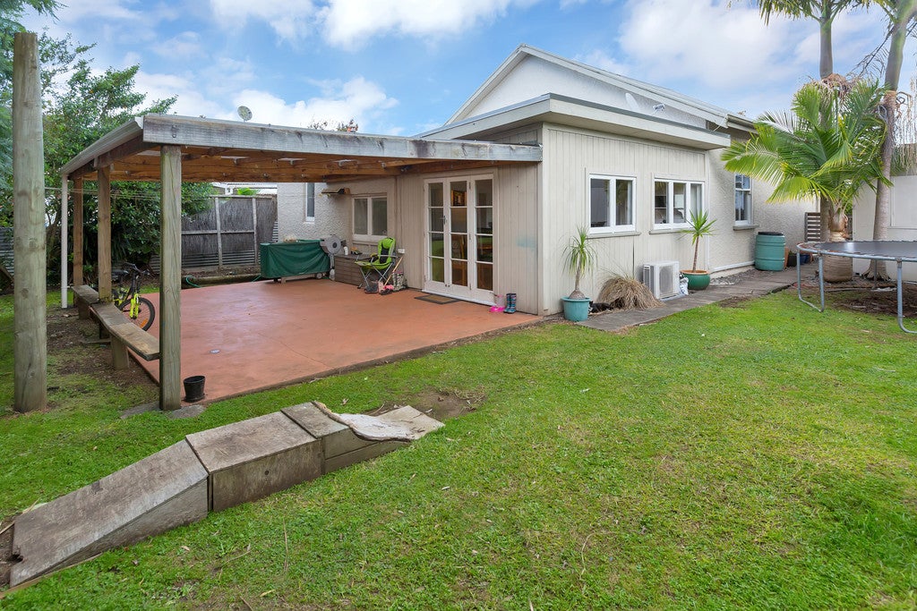 12 Henry Street, Kensington, Whangarei - Carousel 1