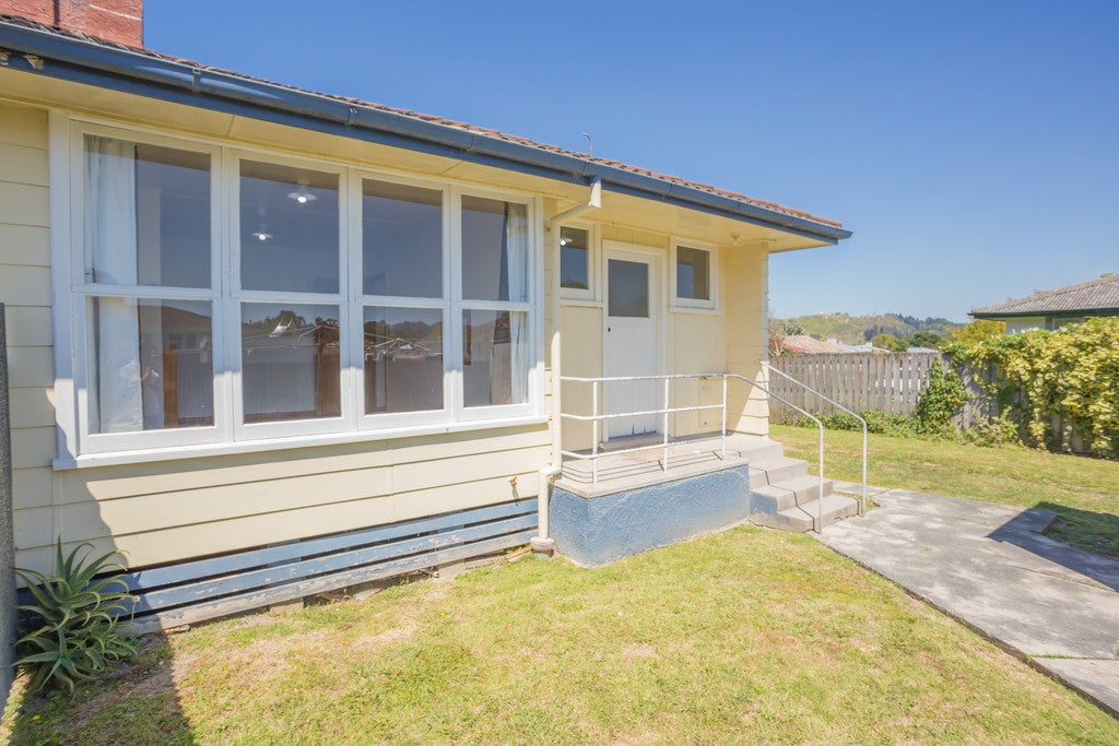 26 Cavendish Crescent, Outer Kaiti, Gisborne - Carousel 1