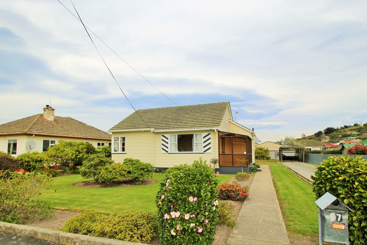 17 Farnham Street, Oamaru North, Oamaru - Carousel 2