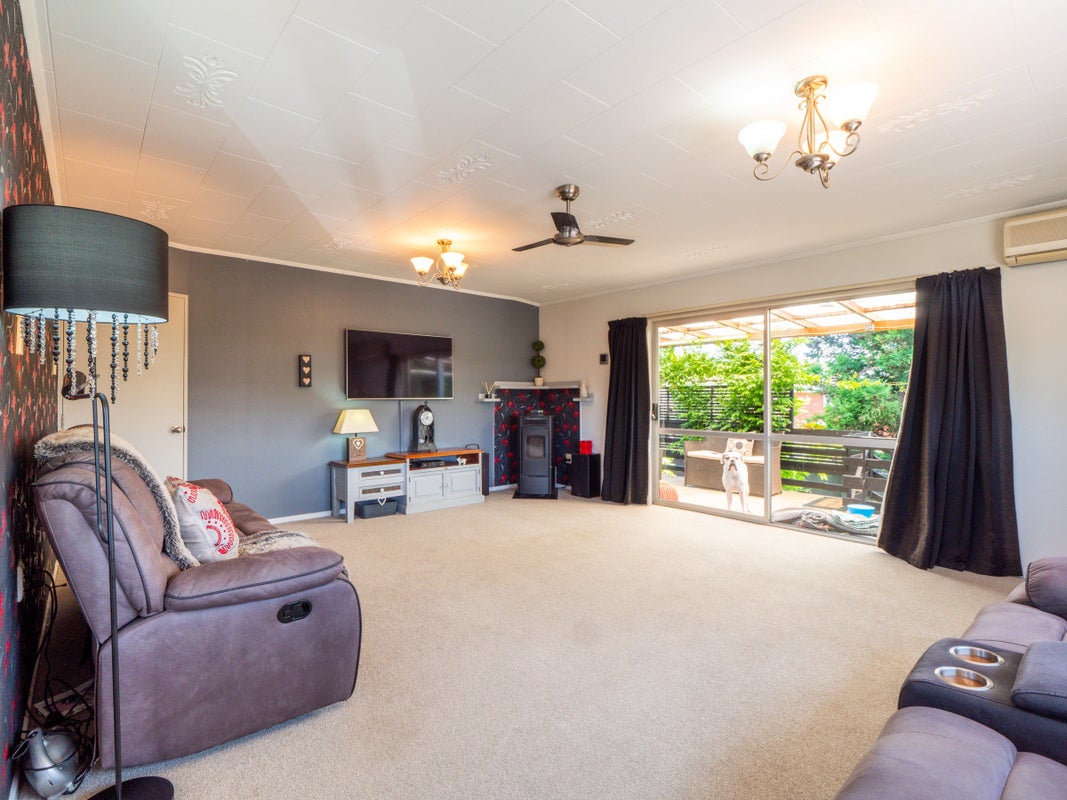 2 Estuary Crescent, Fairfield, Dunedin - Carousel 2