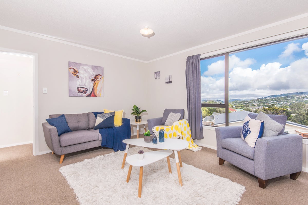 9A Colchester Cres, Newlands, Wellington - Carousel 2
