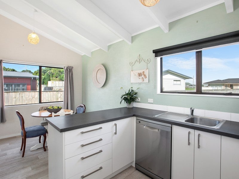 1 Sandleigh Drive, Athenree, Katikati - Carousel 2