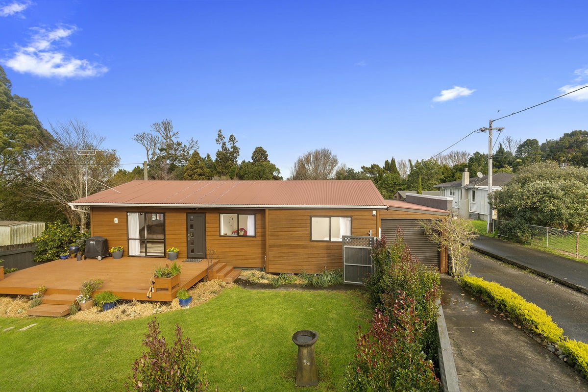 1/29 Tirimoana Road, Te Atatu South, Auckland - Carousel 2