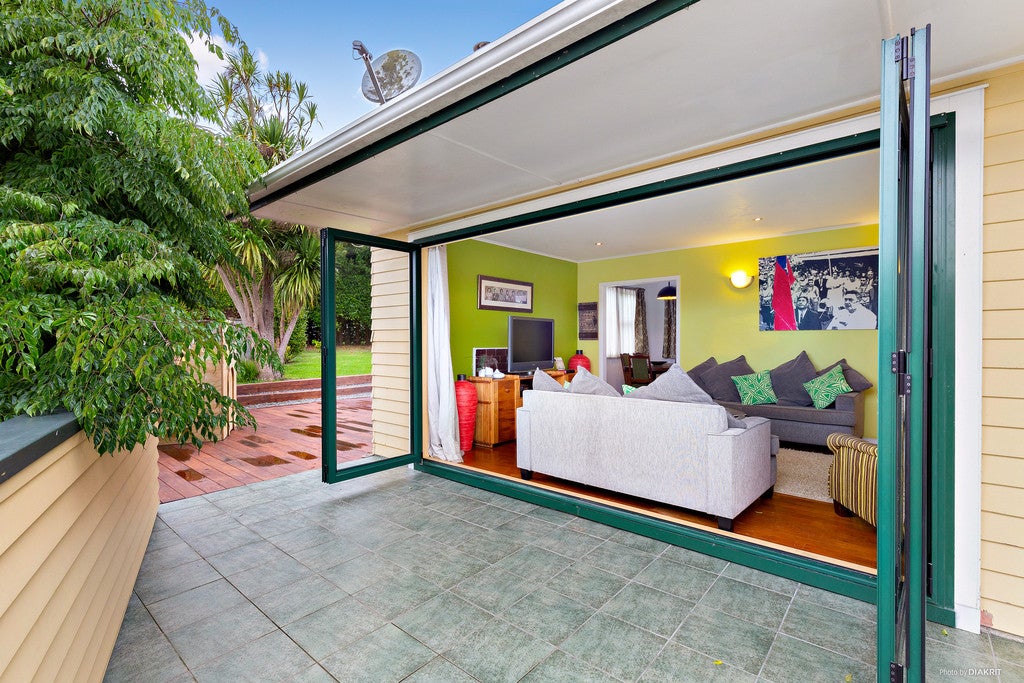 39 Glen Marine Parade, Glendene, Auckland - Carousel 1