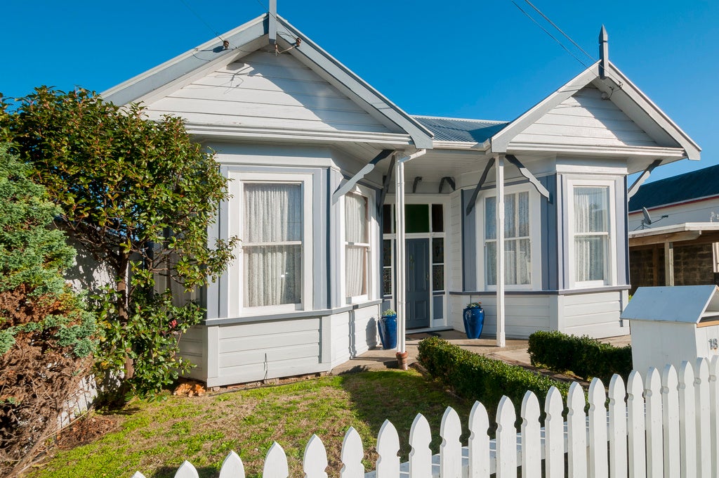 18 Campbell Terrace, Petone, Lower Hutt - Carousel 20