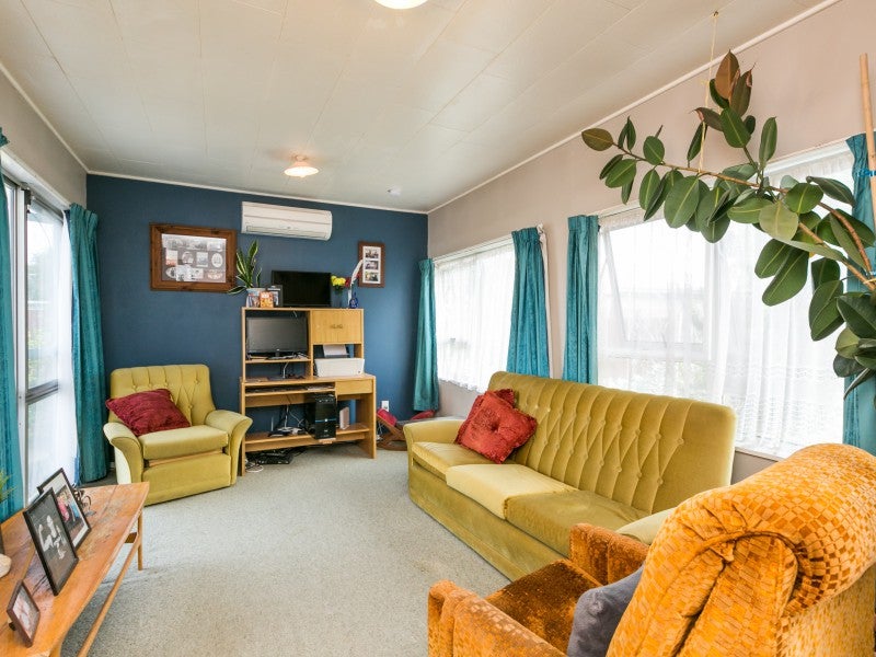 15 Jellicoe Place, Tamatea, Napier - Carousel 2