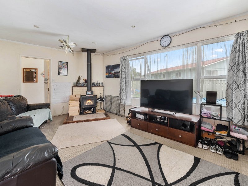 12 Sapphire Place, Pukehangi, Rotorua - Carousel 2