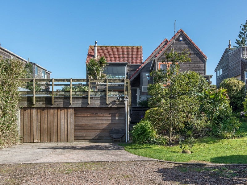 11 Tutere Street, Waikanae Beach, Waikanae - Carousel 20